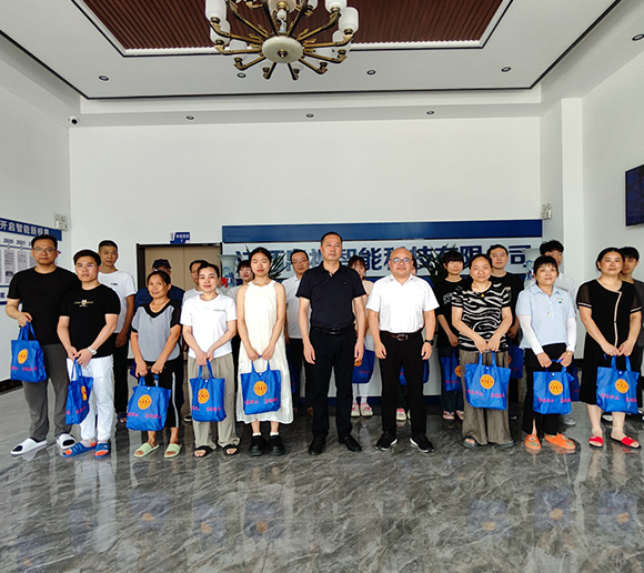 رعاية الموظفين، وتوفير البرودة في الصيف الحرير شنغهاي البصرية