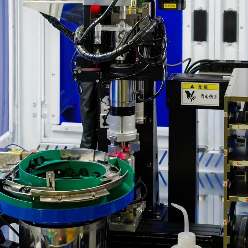 تجري شركة BOSHI Optical Technology تدريبًا على عملية الإنتاج لبناء فرق تصنيع محترفة